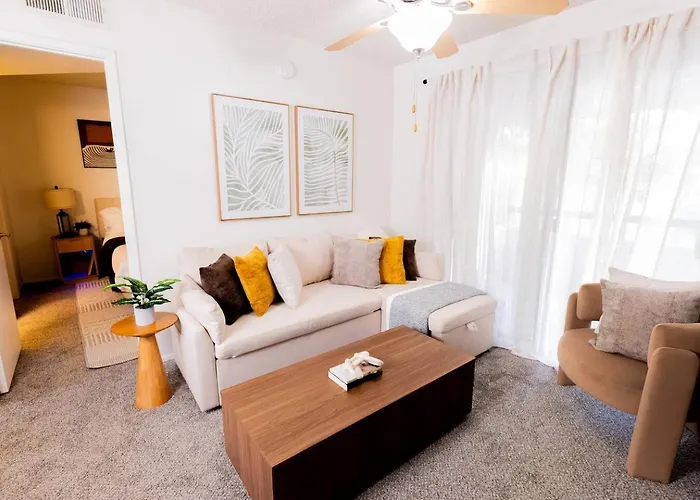 Luxe Near Downtown With Pool, Gym And Parking Gilbert