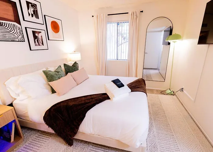 Apartment Luxe Near Downtown With Pool, Gym And Parking *