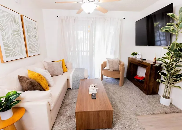 Apartment Luxe Near Downtown With Pool, Gym And Parking