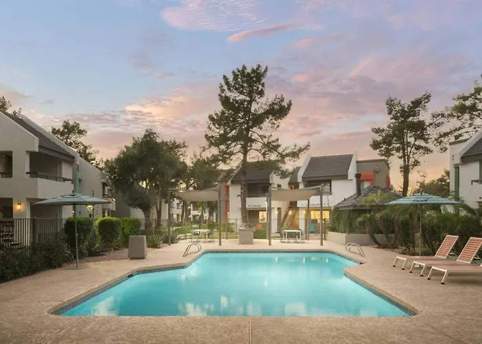 Luxe Near Downtown With Pool, Gym And Parking * Gilbert