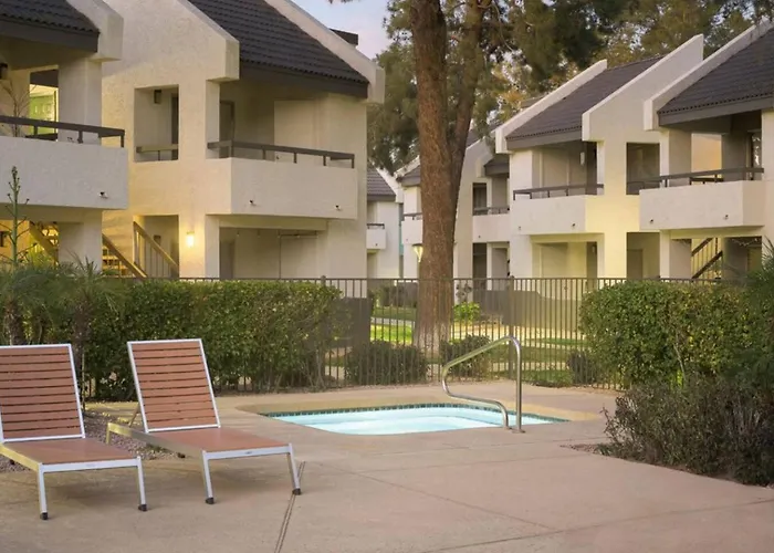 Luxe Near Downtown With Pool, Gym And Parking *