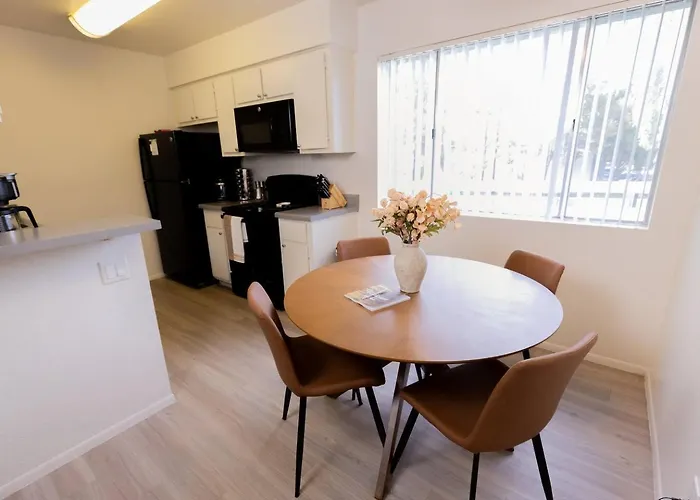 Luxe Near Downtown With Pool, Gym And Parking Apartment Gilbert