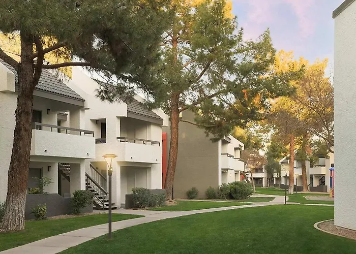 Luxe Near Downtown With Pool, Gym And Parking *
