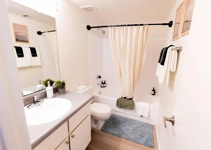 Luxe Near Downtown With Pool, Gym And Parking *