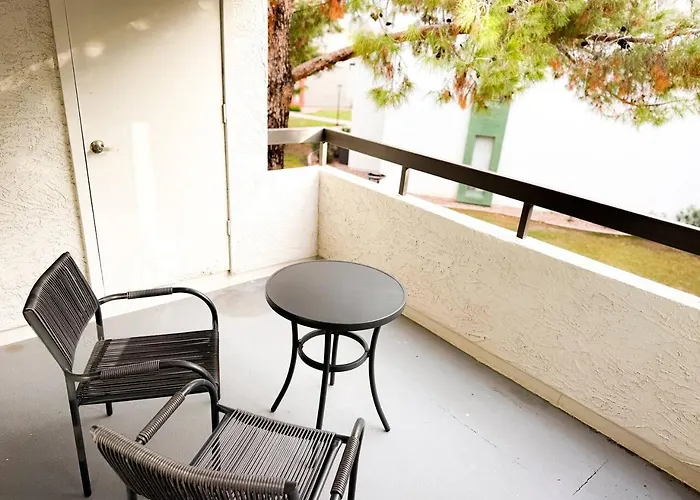 Luxe Near Downtown With Pool, Gym And Parking Apartment