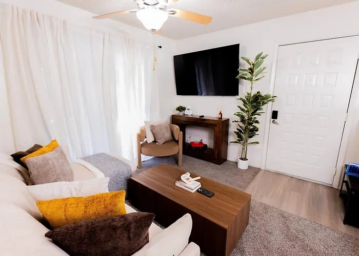 Luxe Near Downtown With Pool, Gym And Parking Apartment *
